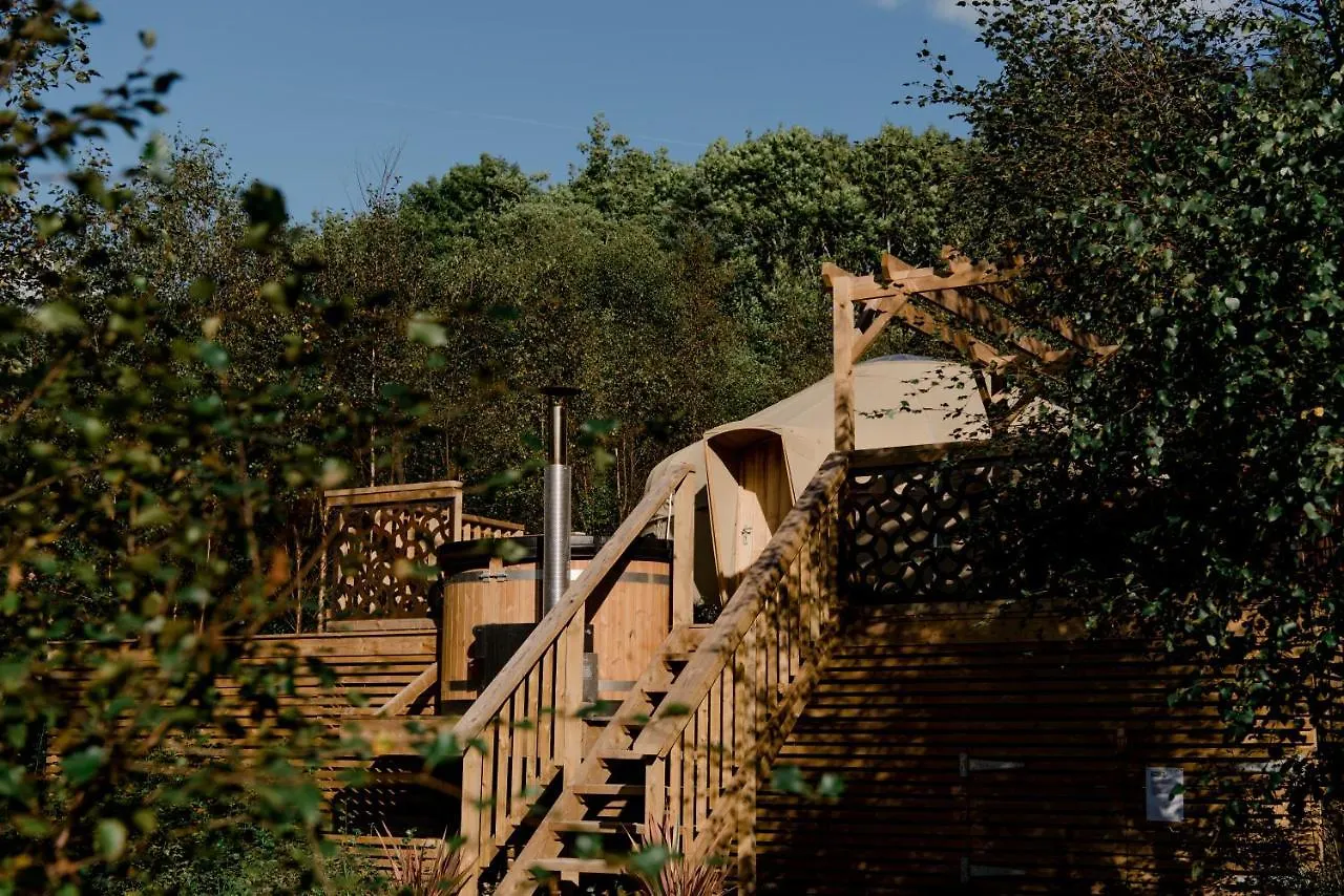 Yurtshire Eavestone Lake - Birch Yurt Ripon Lodge