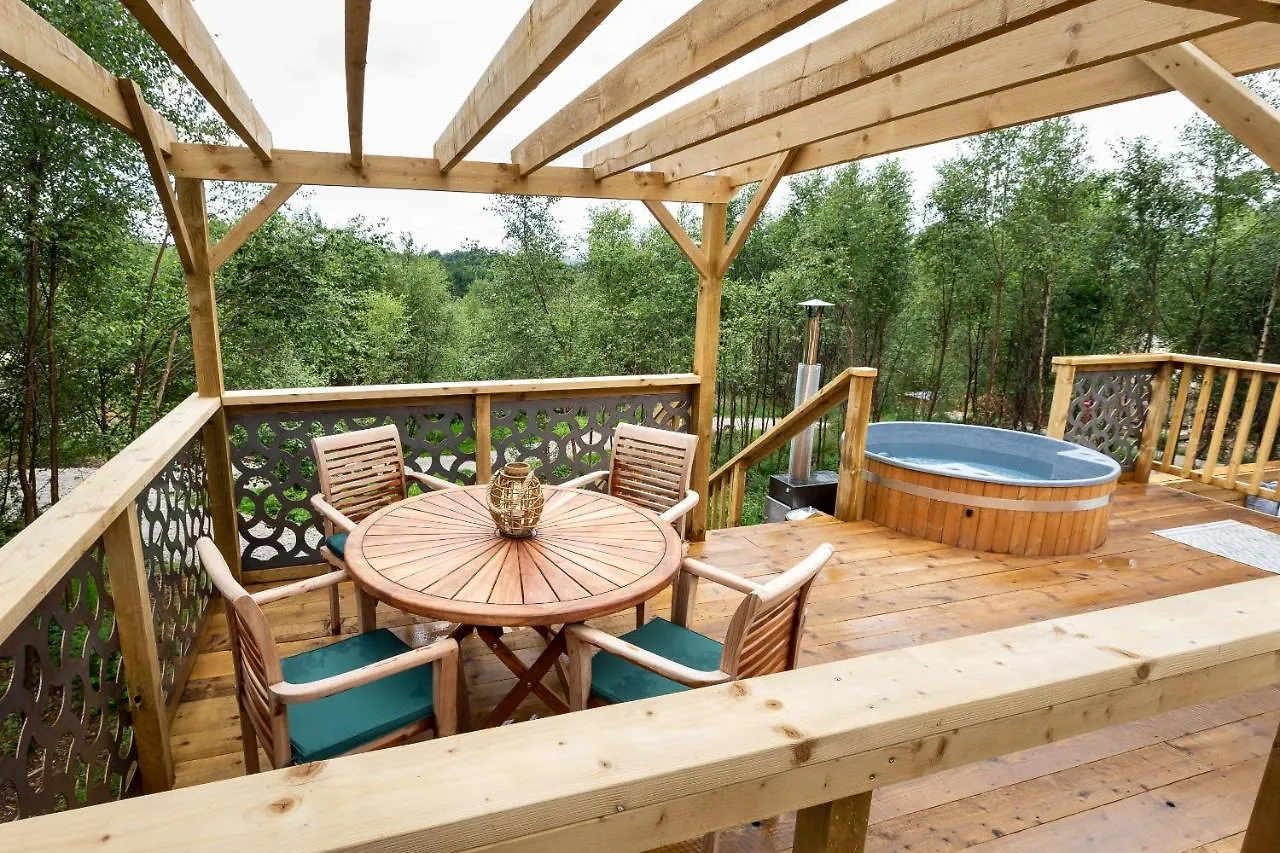 Yurtshire Eavestone Lake - Birch Yurt Ripon