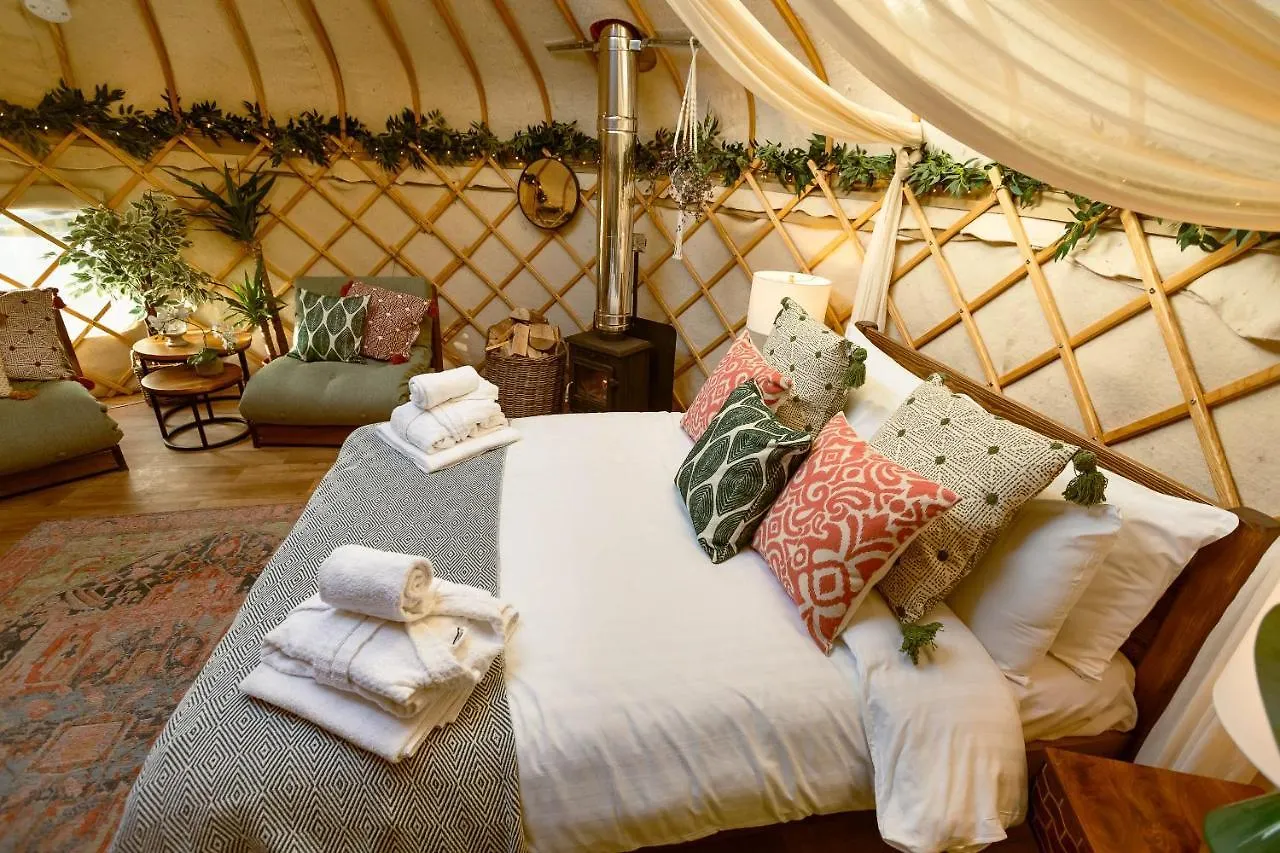 Lodge Yurtshire Eavestone Lake - Birch Yurt Ripon