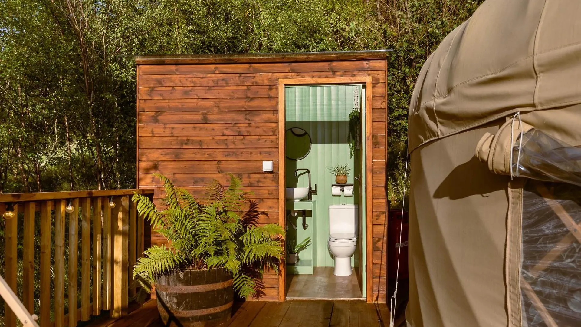 Lodge Yurtshire Eavestone Lake - Birch Yurt Ripon